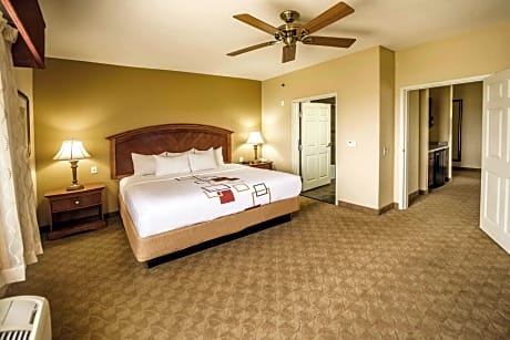1 King Bed Presidential Suite Balcony with Lake View 3rd or 4th Floor Free Breakfast