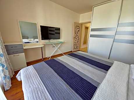 Apartment with Pool View