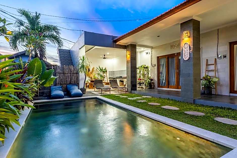 Charming 3 BR villa close Berawa beach