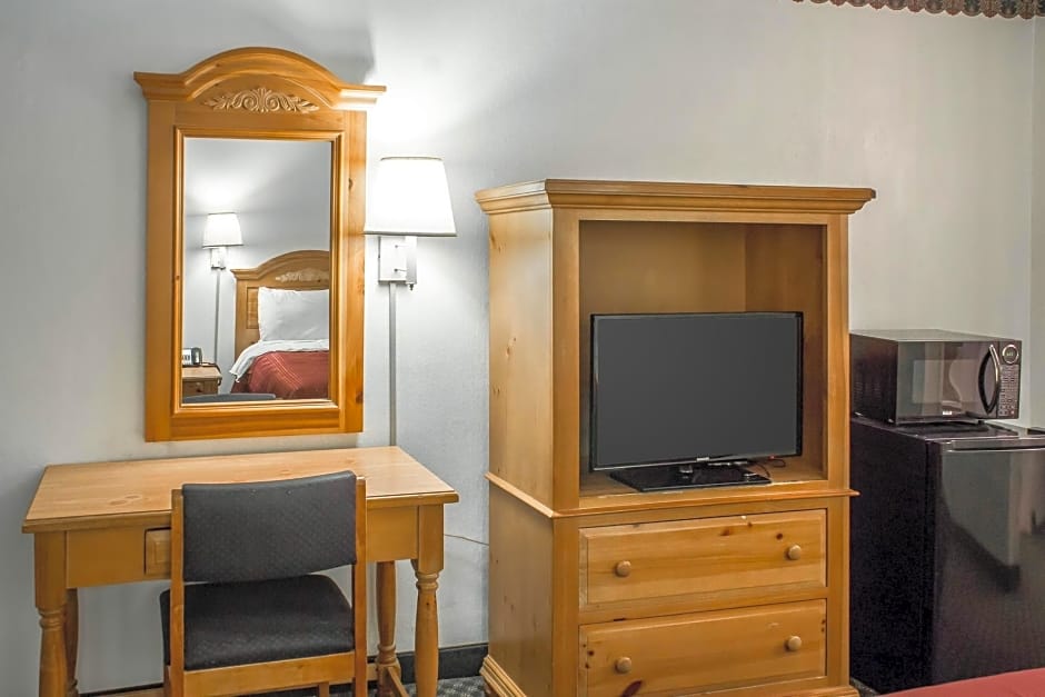 Rodeway Inn & Conference Center