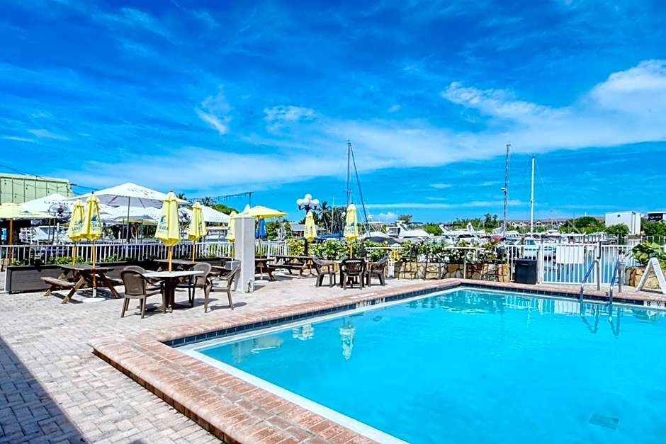 All-New, Private, Huge TV, Heated Pool, Tiki Bar