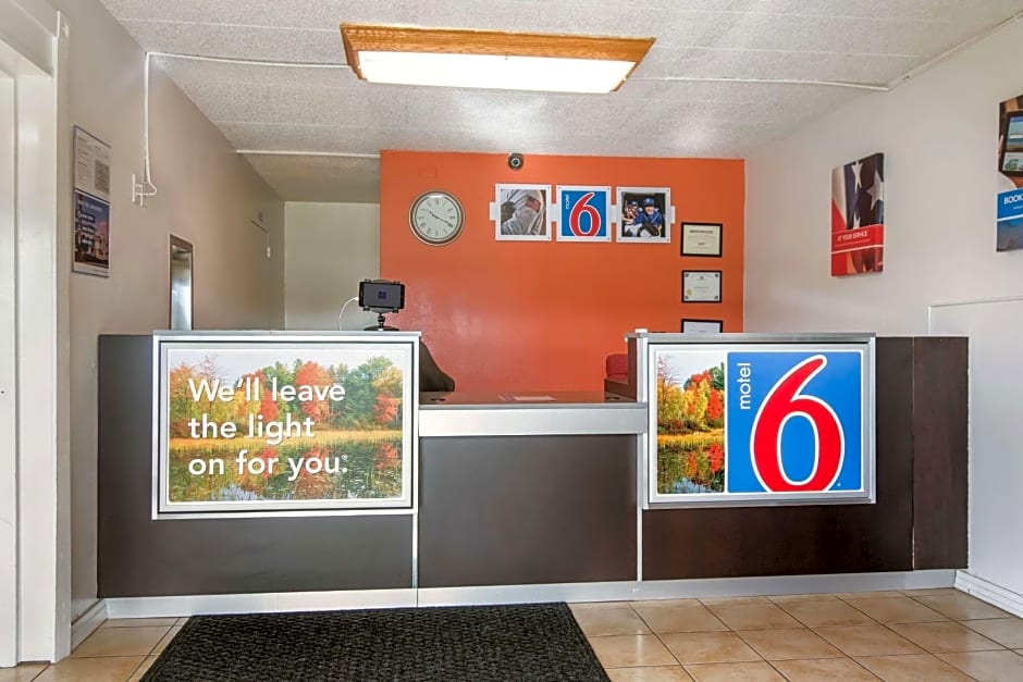 Motel 6-New Stanton, PA