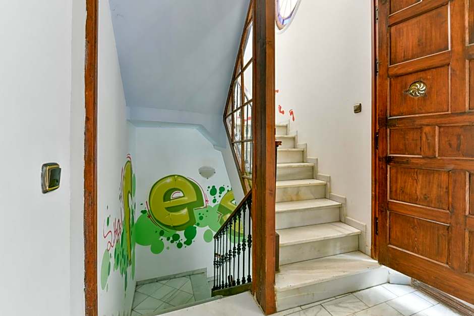 Feel Hostels City Center