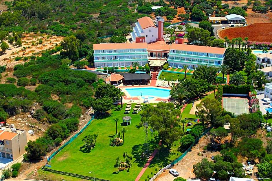 Adelais Bay Hotel