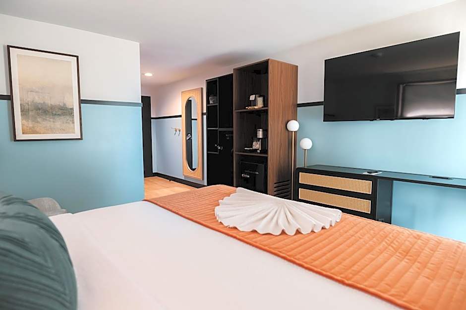 UNCOMMONER HOTEL by Reverie Boutique Collection