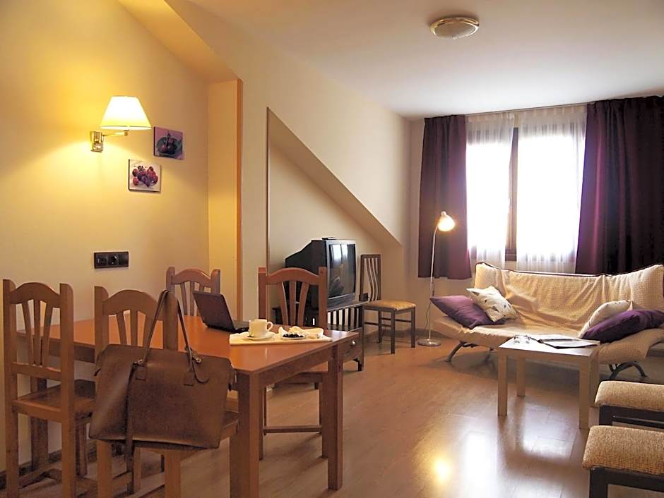 Hotel y Apartamentos Arias