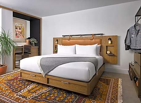 Standard King Room with Mobility Accessible Roll-In Shower