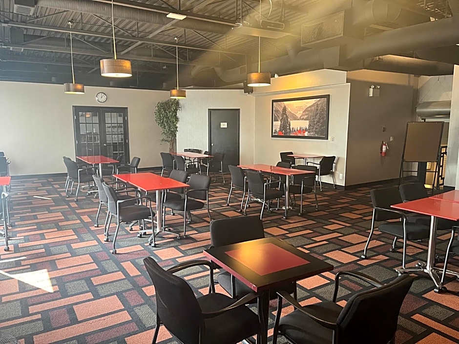 Super 8 by Wyndham Macleod Trail Calgary