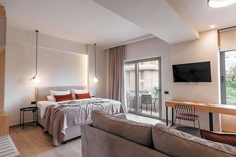 The City Hotel & Suites