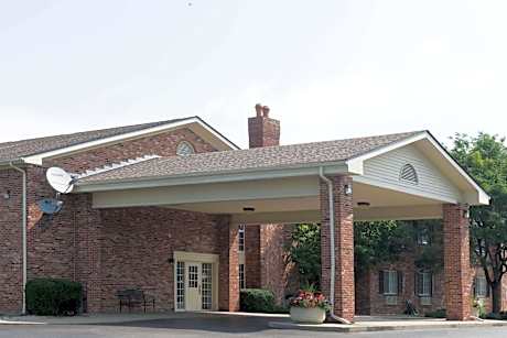 Super 8 by Wyndham Greenfield