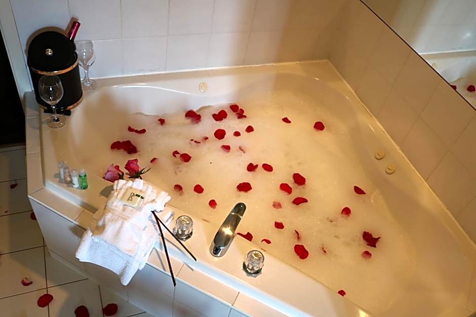 Nomad Hotel & Suites