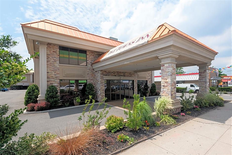 Five Towns Inn - JFK Airport