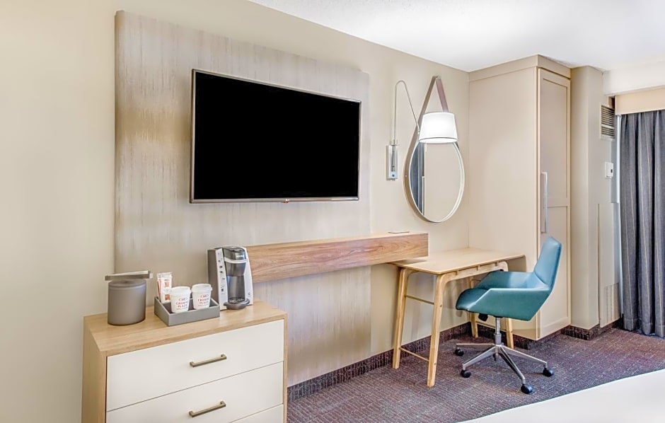 Crowne Plaza Cleveland at Playhouse Square by IHG