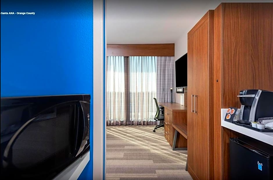 Holiday Inn Express & Suites Santa Ana - Orange County By IHG
