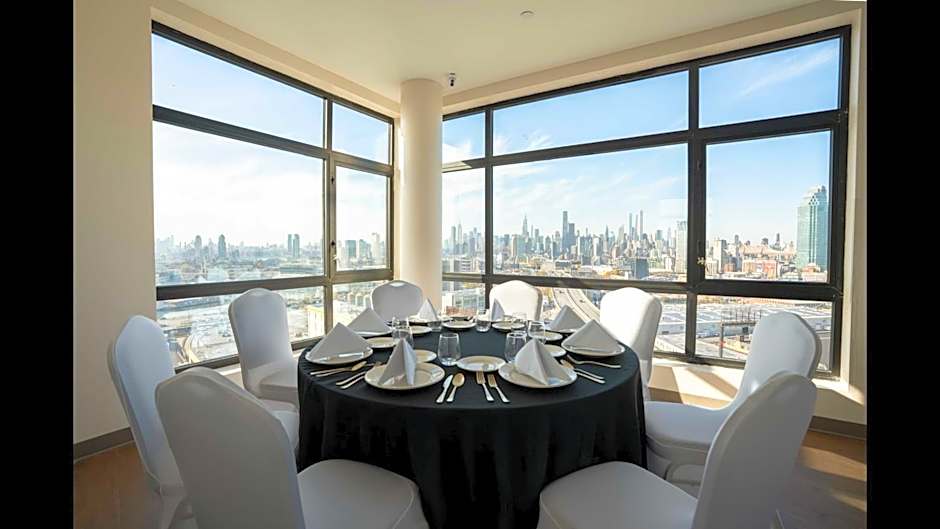 Holiday Inn Express Long Island City E New York By IHG