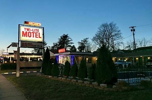 Twi-Lite motel
