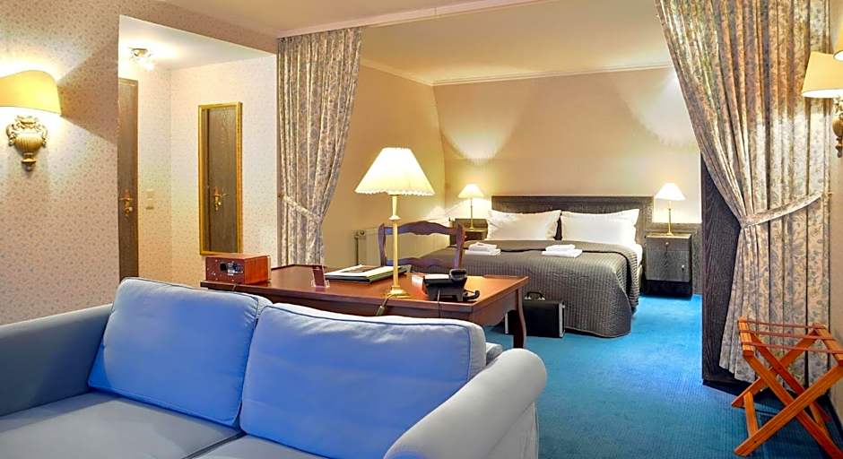 Photo 1 of 18 of Suite