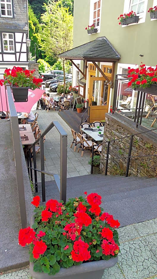 Hotel Alt Montjoie