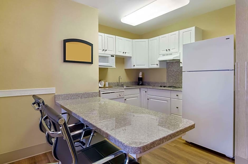 MainStay Suites Airport