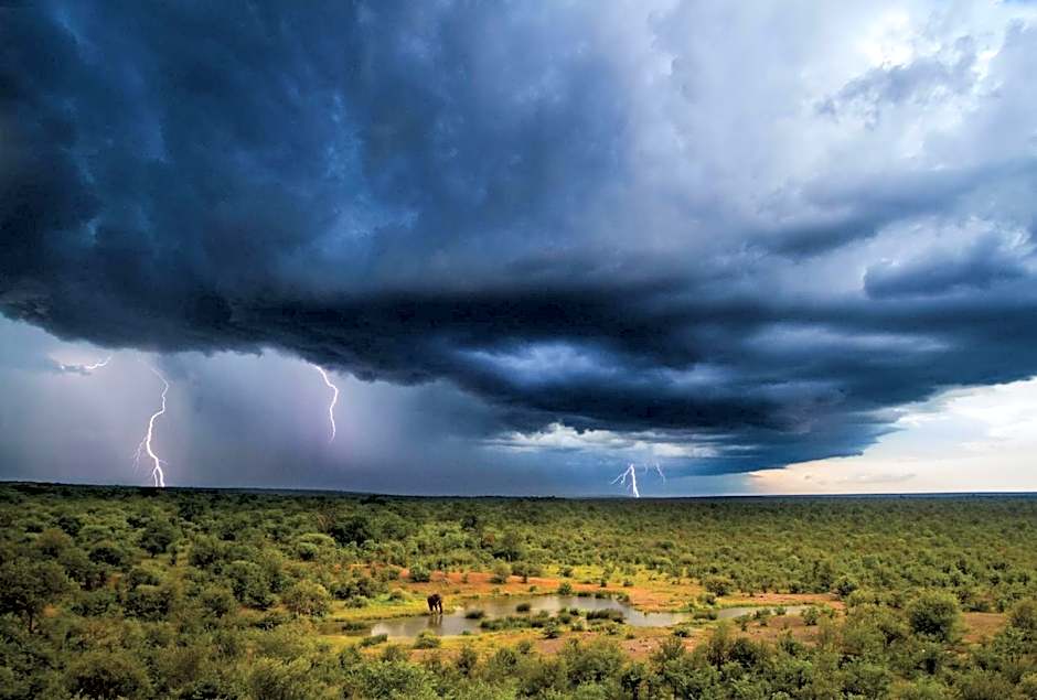 Victoria Falls Safari Lodge