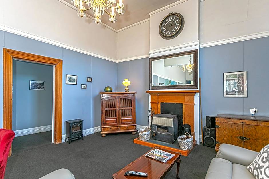 Lady Bowen Bed & Breakfast