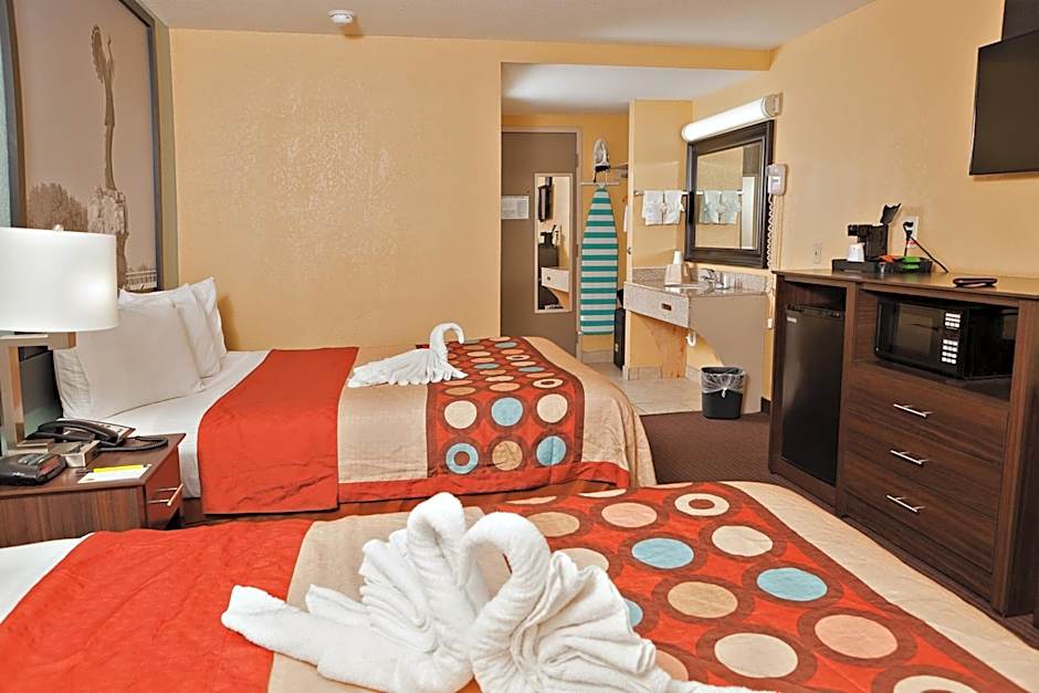 Super 8 by Wyndham Wichita Airport