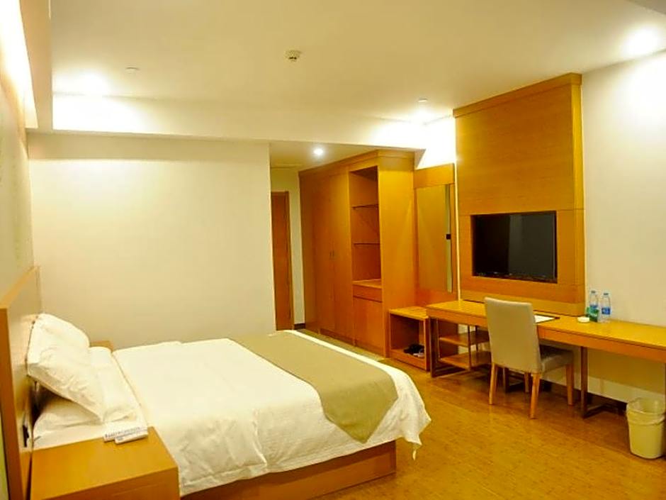 GreenTree Inn Zhenjiang Dagang New District Tonggang Road Butterfly Square