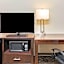 La Quinta Inn & Suites by Wyndham Clearwater Central