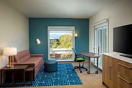 1 King Hearing Accessible Studio Suite