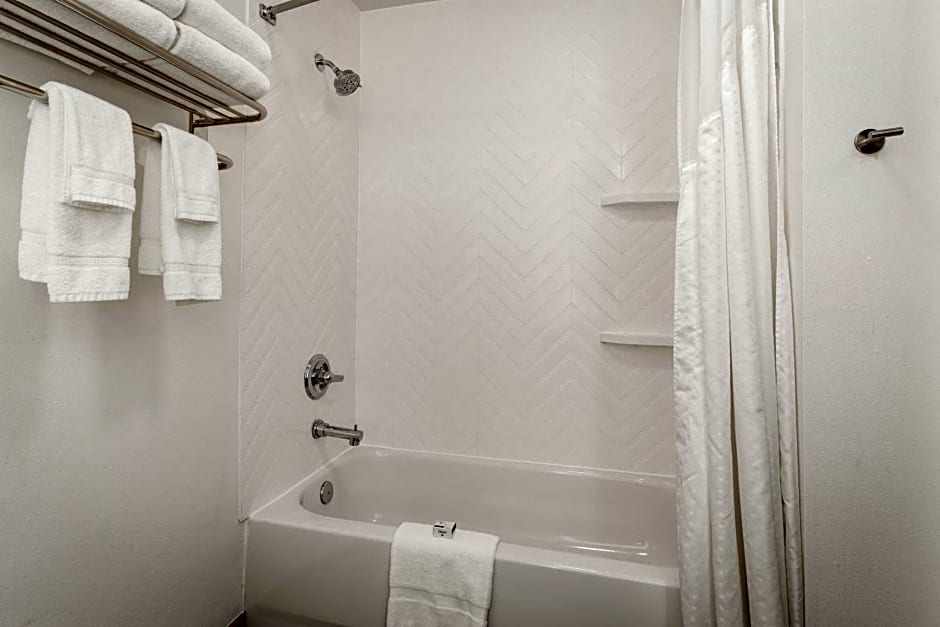 Holiday Inn & Suites Bothell an IHG Hotel