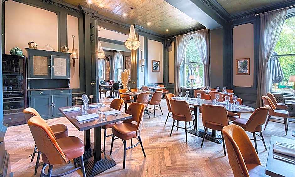 White Hart Hotel & Apartments