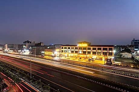 Chitwan Midtown Hotel