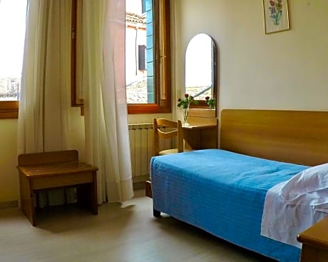 Single Room with Shared Bathroom