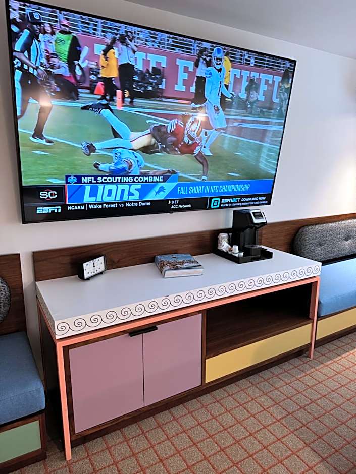 The Hollywood Franklin Hotel near Universal Studios