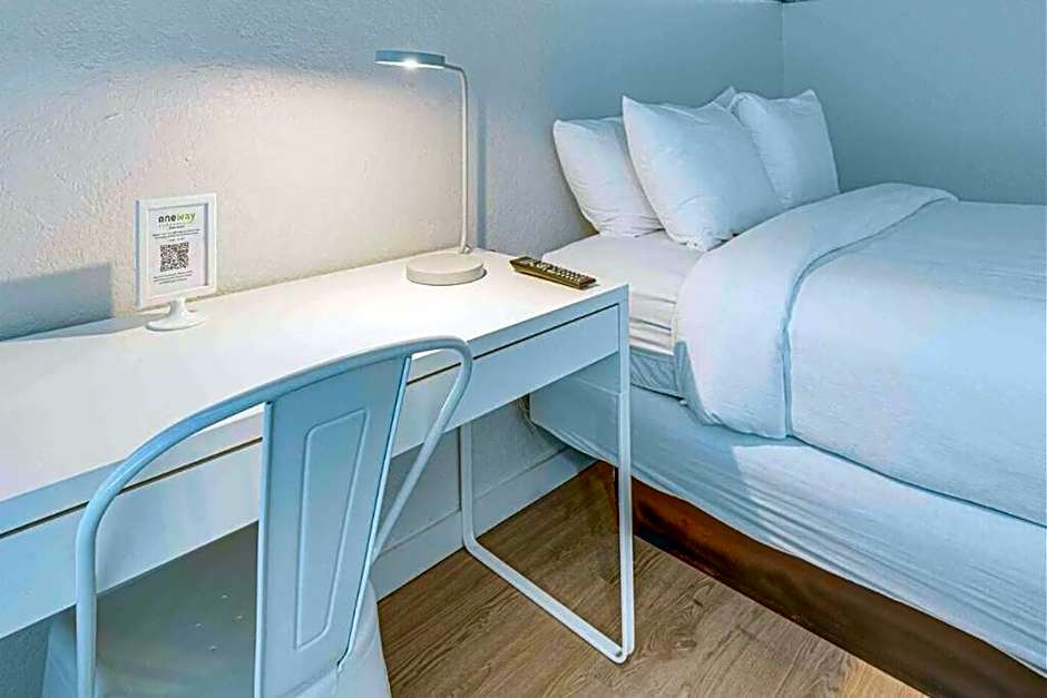 Travel Lodge by Wyndham 10 min from Disney