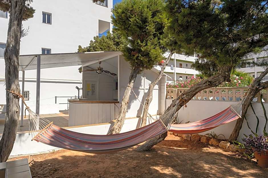 Apartamentos San Antonio Beach