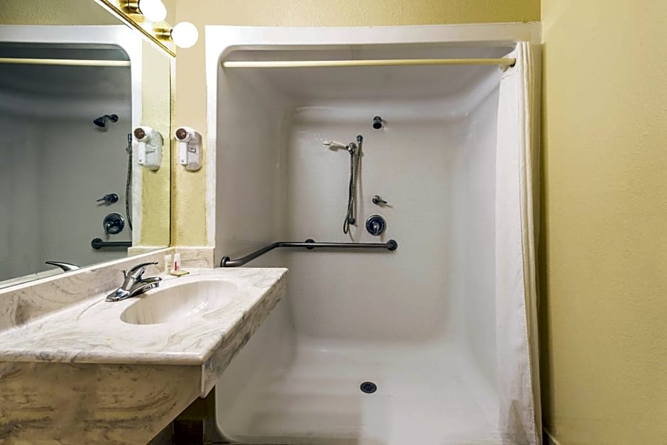 Super 8 by Wyndham Sulphur Lake Charles