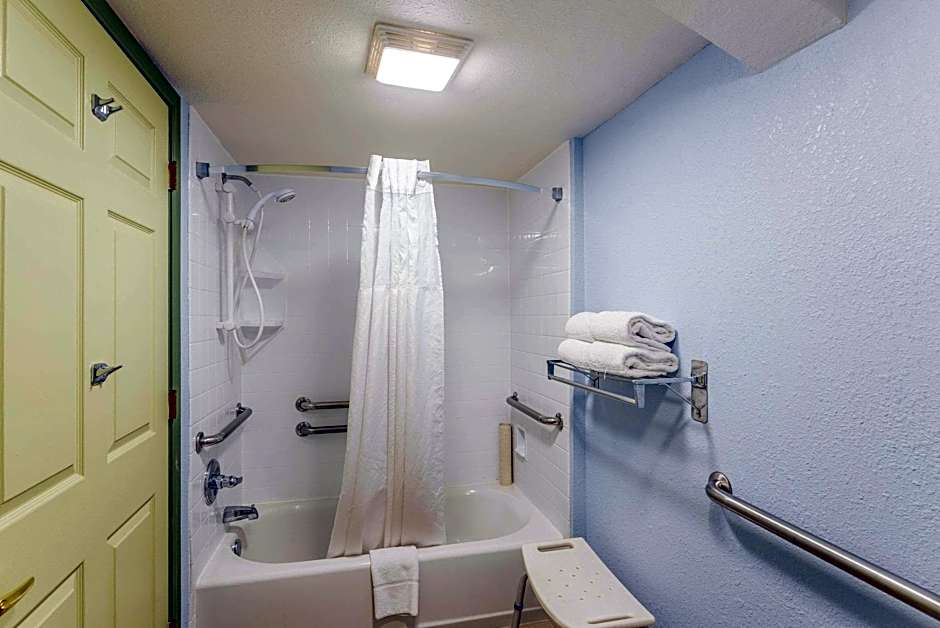 Foto 1 von 4 von 2 Queen Beds, Accessible