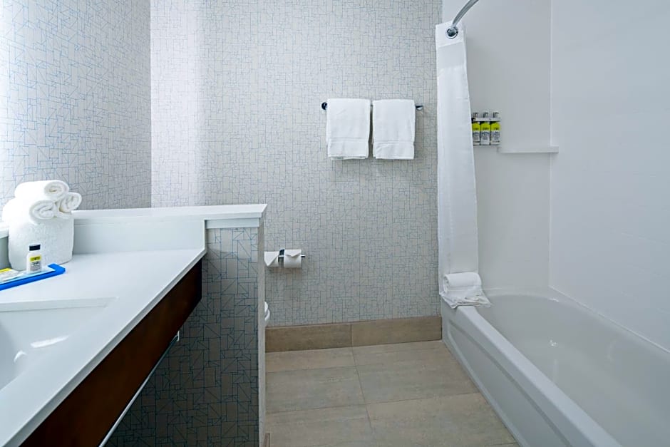 Holiday Inn Express and Suites Murrieta By IHG
