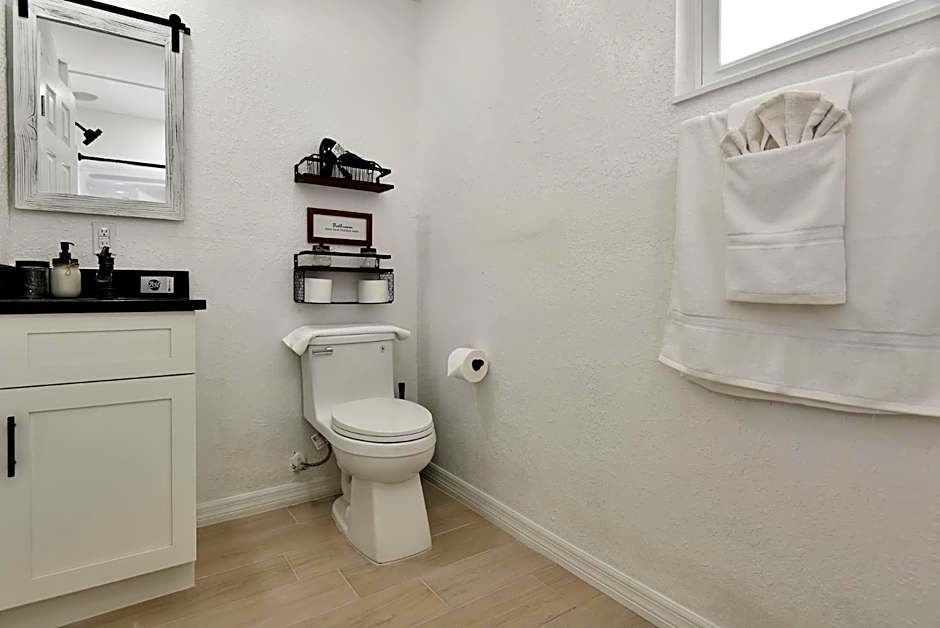 Daytona Studio Suite Kitchen Walk In Shower #11