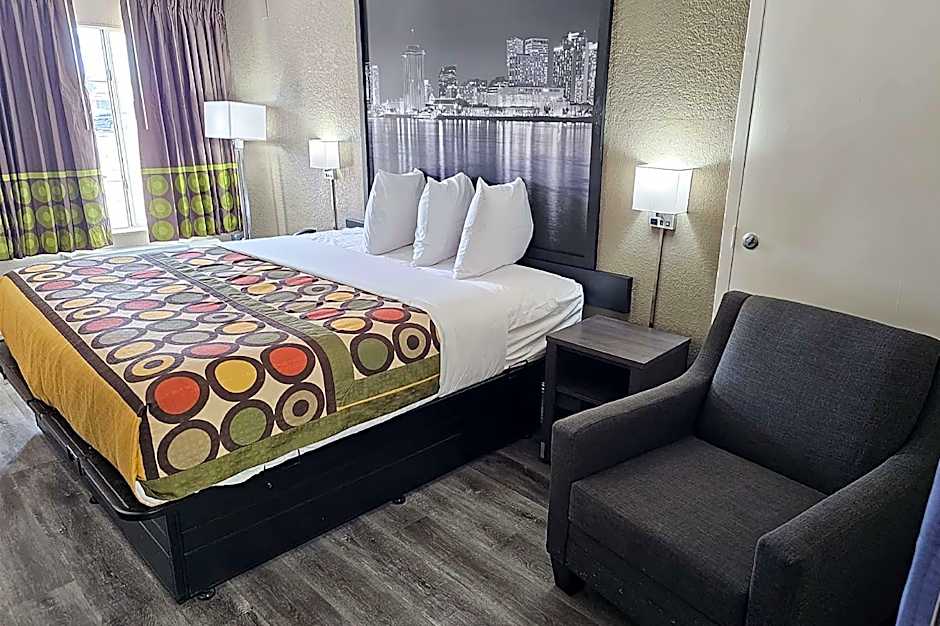 Super 8 by Wyndham Metairie