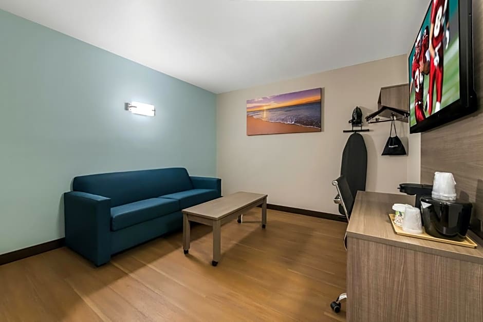 Red Roof PLUS & Suites Virginia Beach - Seaside
