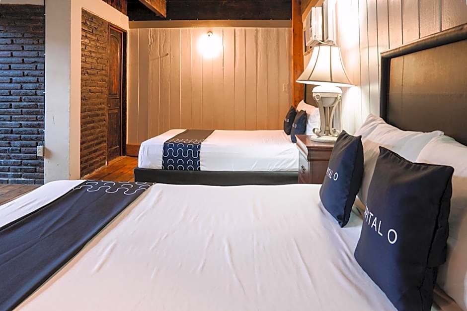 Capital O Hotel Villa Azura