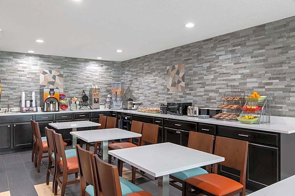 Microtel Inn & Suites by Wyndham Augusta Riverwatch