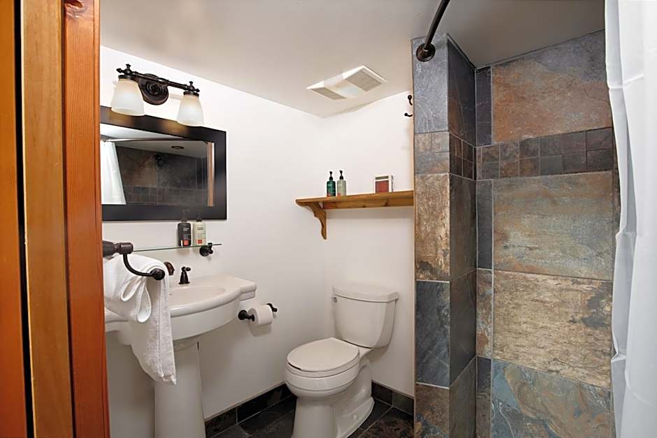 Loge Glacier – Essex, MT