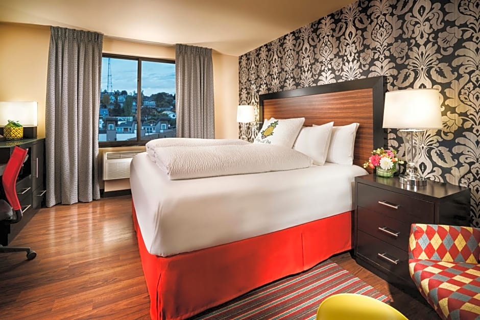 Staypineapple At The Maxwell Hotel