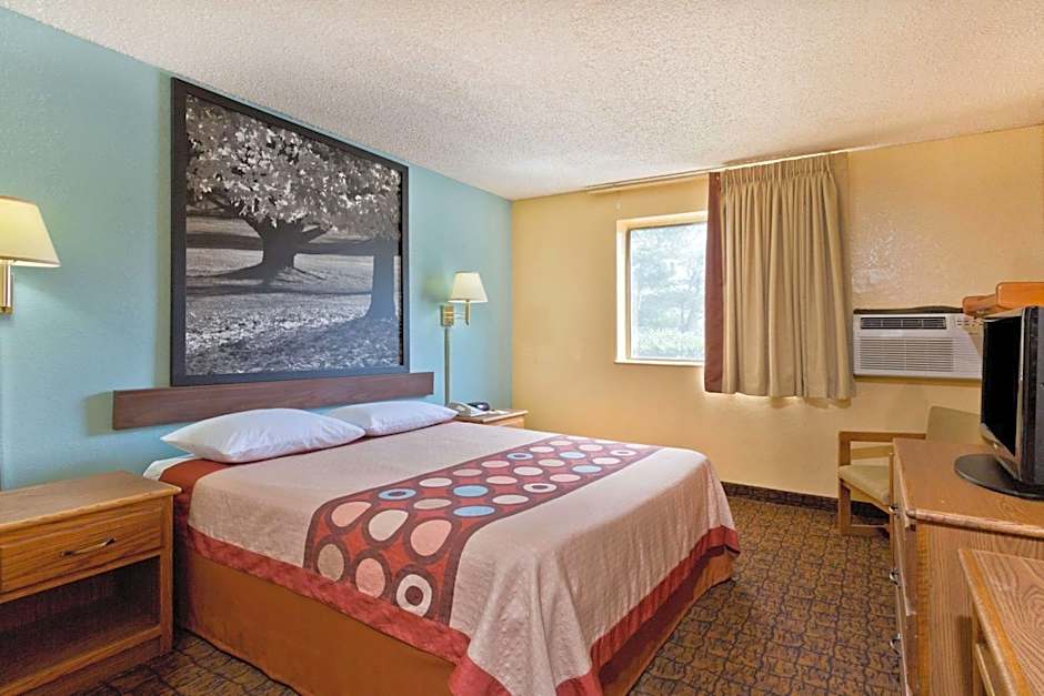Super 8 By Wyndham Lexington Park/California Area