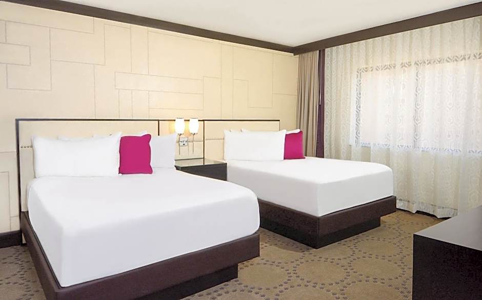 Photo 1 of 5 of Premium 2 Queen Beds, Smoking, South Tower
