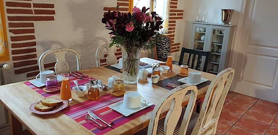 Chambres d'Hôtes et Gîtes- L'Abri sous Roche