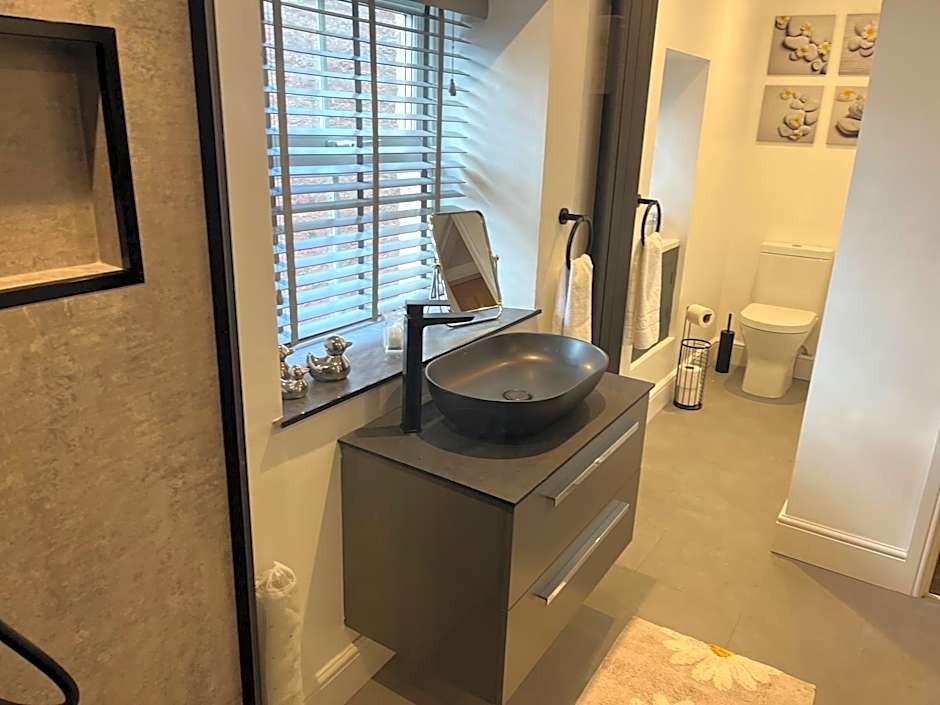 Crown and Cushion Appleby